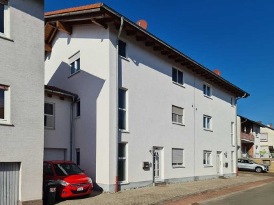 Katzweiler - 2-Parteienhaus mit Fußbodenheizung, Garage & Garten *BEZUGSFREI*