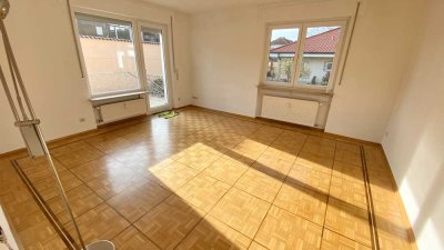 Schöne 3 ZW + Esszimmer mit 35 m² großer Terrasse in ruhiger Lage