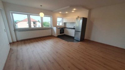 Stilvolle 2-Zimmer-Wohnung mit Balkon und Einbauküche in Altlußheim Altlußheim
