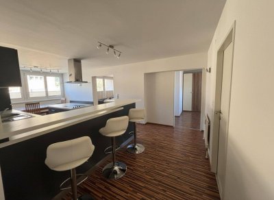 Schwaz: Schön renovierte 3-Zimmer-Wohnung samt eigener Garage