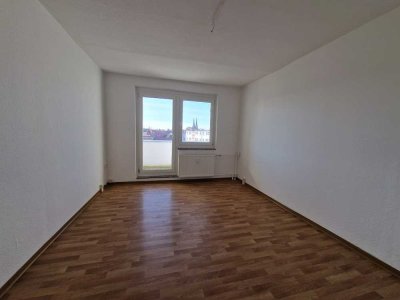 Zentrale 2-Zimmer-Wohnung mit Balkon – Jetzt 300 EUR Amazon-Gutschein sichern!