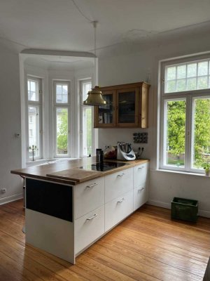 Exklusive 4-Zimmer-Wohnung mit gehobener Innenausstattung mit Balkon und EBK in Kiel