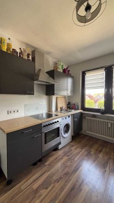 schöne 2,5 Zimmer Wohnung in zentraler Lage !!