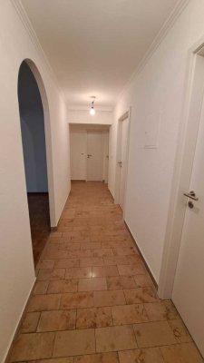 Ideal gelegen | 4 Zimmerwohnung mit Balkon/Garage am Schloss