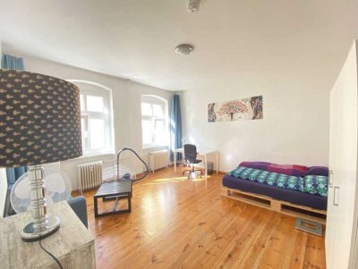 Befristet auf 1 Jahr: Schöne möblierte 1-Zimmer-Wohnung in einem Altbau.