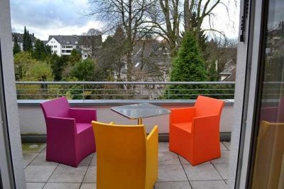 Helle Wohnung mit schönem Ausblick, Balkon und Gartenanteil (befristet)