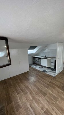 Kleine 2-Zimmer Dachgeschosswohnung in Ispringen
