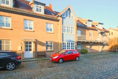 Erstbezug nach Renovierung: 2-Zimmer, EBK, Balkon, Garage - Ruhig nahe Schloß & Schützenkoppel