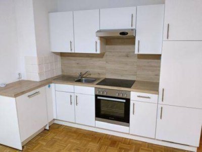 Ruhiger 2 ZIMMER-NEUBAU + Süd-Balkon + Einbauküche + Bad mit Wanne und Fenster + extra WC + Lift!