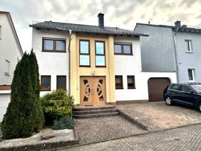 Mehrgenerationenhaus 1-3 Wohnungen mit Garten und Garage in Püttlingen