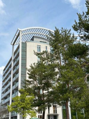 Helle 2-Zimmer Wohnung im 7. OG mit großem Balkon in München-Moosach