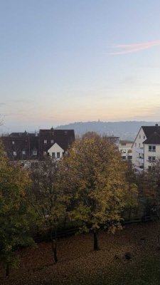 *** Tolle Lage *** 2-Zimmer-Whg. mit tollem Ausblick + TG-Stpl. super zentral ***