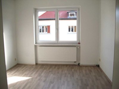 Nichtraucher-Wohnung! sonnige 2,5 Raum mit Wanne 2. OG - keine WG