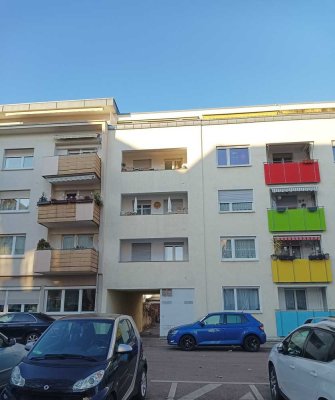 Zu Verkaufen: Renovierungsbedürftige, leerstehende 2 Zimmer-Wohnung in Bad Cannstatt