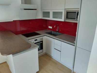 2er-WG: Sanierter 2 ZIMMER-Altbau + ruhiger Balkon 5m² + extra Wohnküche + sanierte Sanitäranlagen!