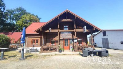Wohnen + Gastronomie: Blockhaus-Ensemble im Löwenberger Land