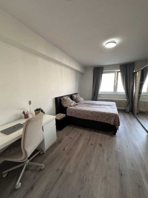 Exklusive 2-Raum-Wohnung mit Balkon und EBK in Düsseldorf