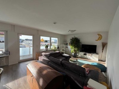 Wohnen mit Stil – sanierte, lichtdurchflutete Wohnung mit Balkon & Einbauküche