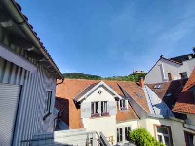 Exklusive DG-Wohnung im Herzen von Weinheim mit Blick auf beide Burgen zu vermieten