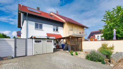 Junge DHH in Feldrandlage