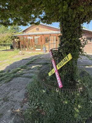 Leben in einer modernisierten Scheune im Wendland / Landhaus-Bungalow mit Wintergarten im Wendland
