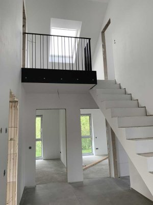 Erstbezug: Große Wohnung über 2 Etagen mit Südwest-Balkon im Zweifamilienhaus in GT-Nord
