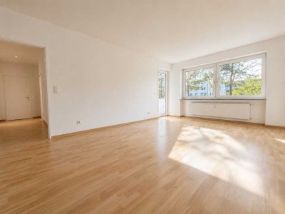 Freundliche  4-Zimmer-Hochparterre Wohnung  mit Balkon und Blick ins Grüne