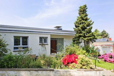 Freistehender Bungalow mit Garten, Garage und Gestaltungspotenzial