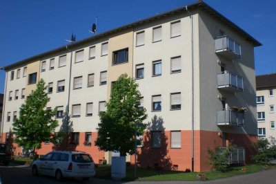 Schöne und helle 1 ZKB mit großer Wohnküche, Tageslichtbad und Balkon in Neulußheim