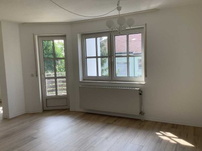 Helle  Wohnung mit Balkon