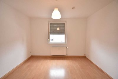 Ab sofort! Gepflegte 2-Zimmer-Whg mit großer Küche