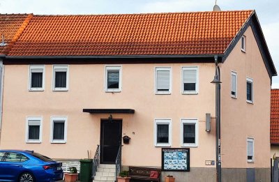 Großes Einfamilienhaus im Ortskern von Heldenbergen