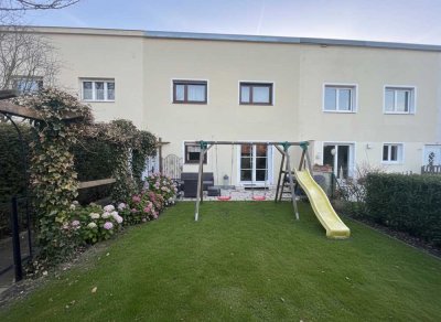 „Familienparadies: Charmantes Haus mit Garten,Einliegerwohnung, Kachelofen & Platz für Kinderträume“