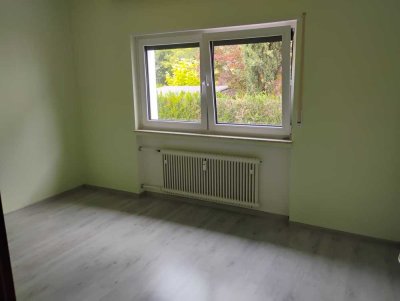 Ruhig gelegene 2-Zimmer-Wohnung mit Einbauküche und Südbalkon in Sackgasse in Edingen