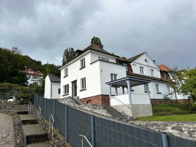 Große 4-Zimmer-Wohnung mit Balkon und Stellplatz