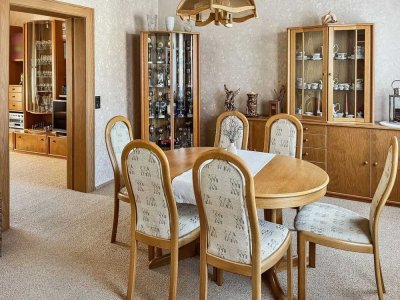 Schöne Wohnung mit Laden, Garten und Doppelgarage in Neunkirchen-Wiebelskirchen - sofort bezugsfrei