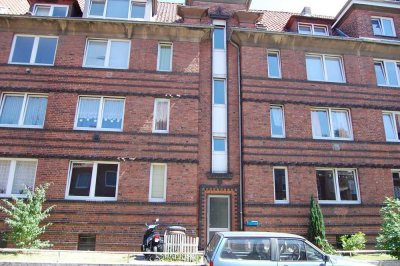 große 2 Zimmer Dachgeschosswohnung mit EBK, Laminat und Vollbad