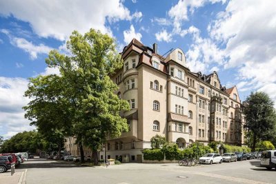 Traumhaft sanierte, sonnige Jugendstilwohnung mit Balkon und Aufzug