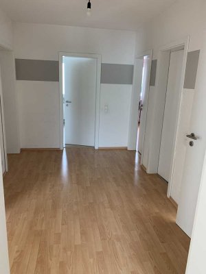 3-Zimmer-EG-Wohnung mit Balkon und EBK in Stockstadt am Main