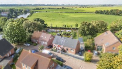 Wasserblick! Modernisierte Doppelhaushälfte mit Traumgarten und Steganlage in Twixlum