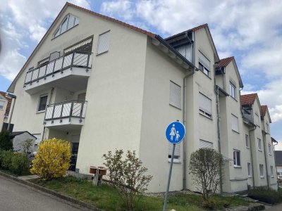 Helle 3-Zimmer-Wohnung mit Balkon und EBK in Murr