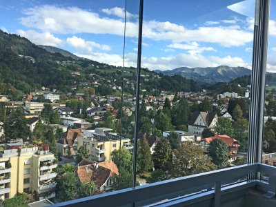 Privat: 3-Zi-Wohnung mit Aussichtsbalkon &amp; Tiefgarage