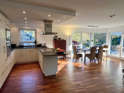 Wie im eigenen Haus: 5-Zi.-Gartenwohnung mit Südterrasse & Erdwärme