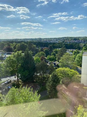 Sehr Großzügige 5-Zimmerwohnung mit Balkon und Fernblick sowie Tiefgaragenstellplatz