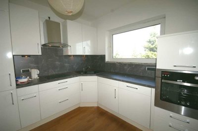 Ruhige 2 Zi. Wohnung, EBK und Balkon, einfach einziehen, Langenfeld Zentrum