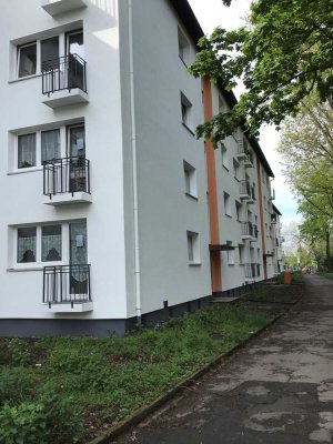 *Singles und Studenten aufgepasst! 2-Zimmer-Dachgeschosswohnung mit Balkon in Neudorf*