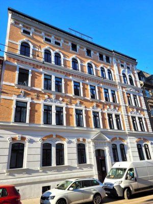 Moderne 3-RW mit Balkon und Einbauküche im sanierten Altbau!
