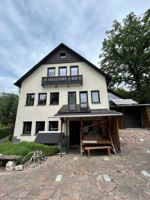 Idyllisch gelegenes 7-Zi. EFH mit 2 Balkonen, Carport, 3 Bädern und Garage im schönen Zschopautal