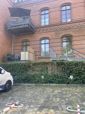 Potsdam Parc du Bois: Möblierte 1-Raum-Hochparterre Wohnung mit Balkon, Keller u. Stellplatz