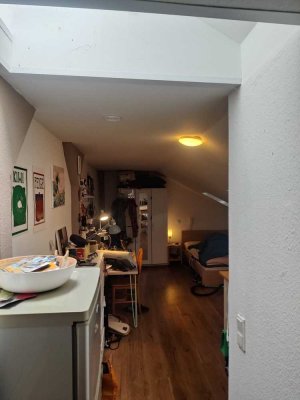 Kompakte 1-Zimmer-DG-Wohnung in Mainz-Mombach